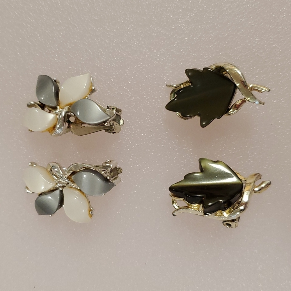 Pair of thermoset earrings silver tone clip ons gray white olive vintage